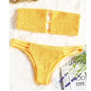 ✨3/$30✨ Zaful Bandeau Smocked Bikini